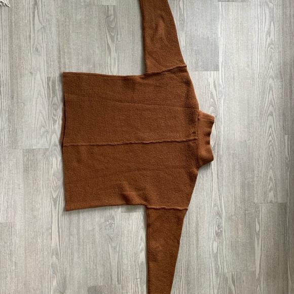 Oversized Brown Turtleneck Sweater - Picture 3 of 4